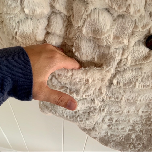 Fuzzy coat 😍 - Picture 4 of 8